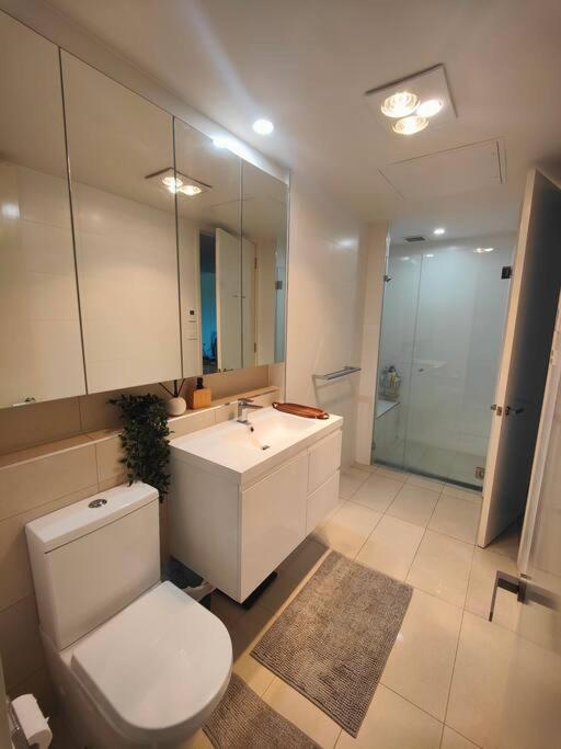 Lakeside Apartment, Walking Distance To Foreshore Kingston Экстерьер фото