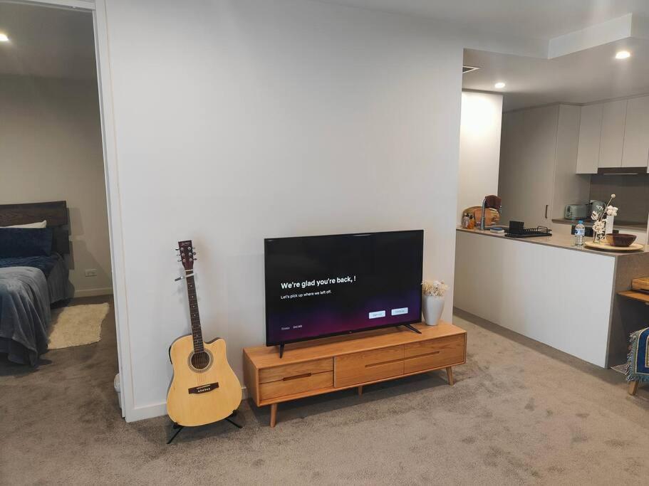 Lakeside Apartment, Walking Distance To Foreshore Kingston Экстерьер фото